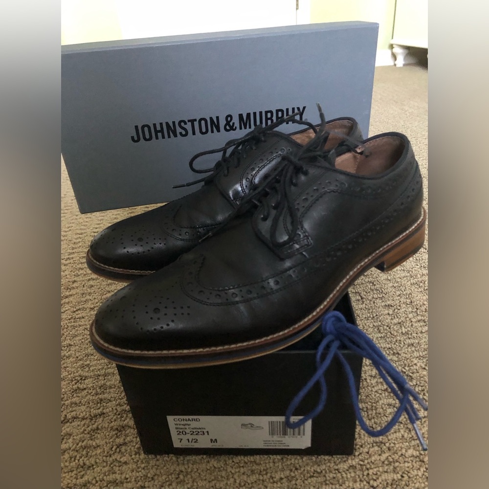 Very gently worn men’s Johnston & Murphy Dress shoes